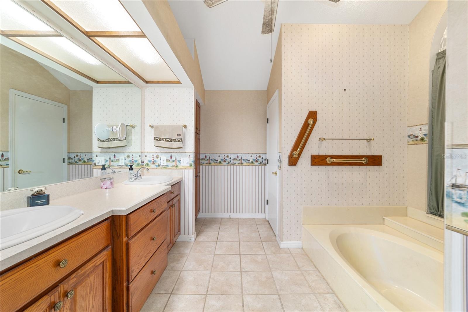 WINDEMERE GLEN ESTATE - Residential