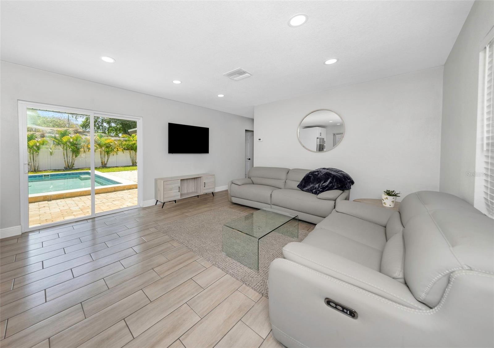 HIGHLAND TERRACE MANOR - Residential