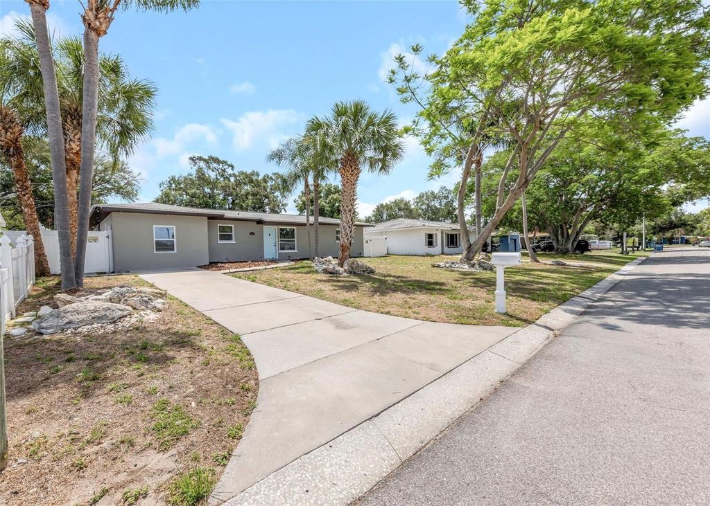 Photo of 1437 Carlos Avenue, Clearwater, FL 33755 (MLS # TB8502091)