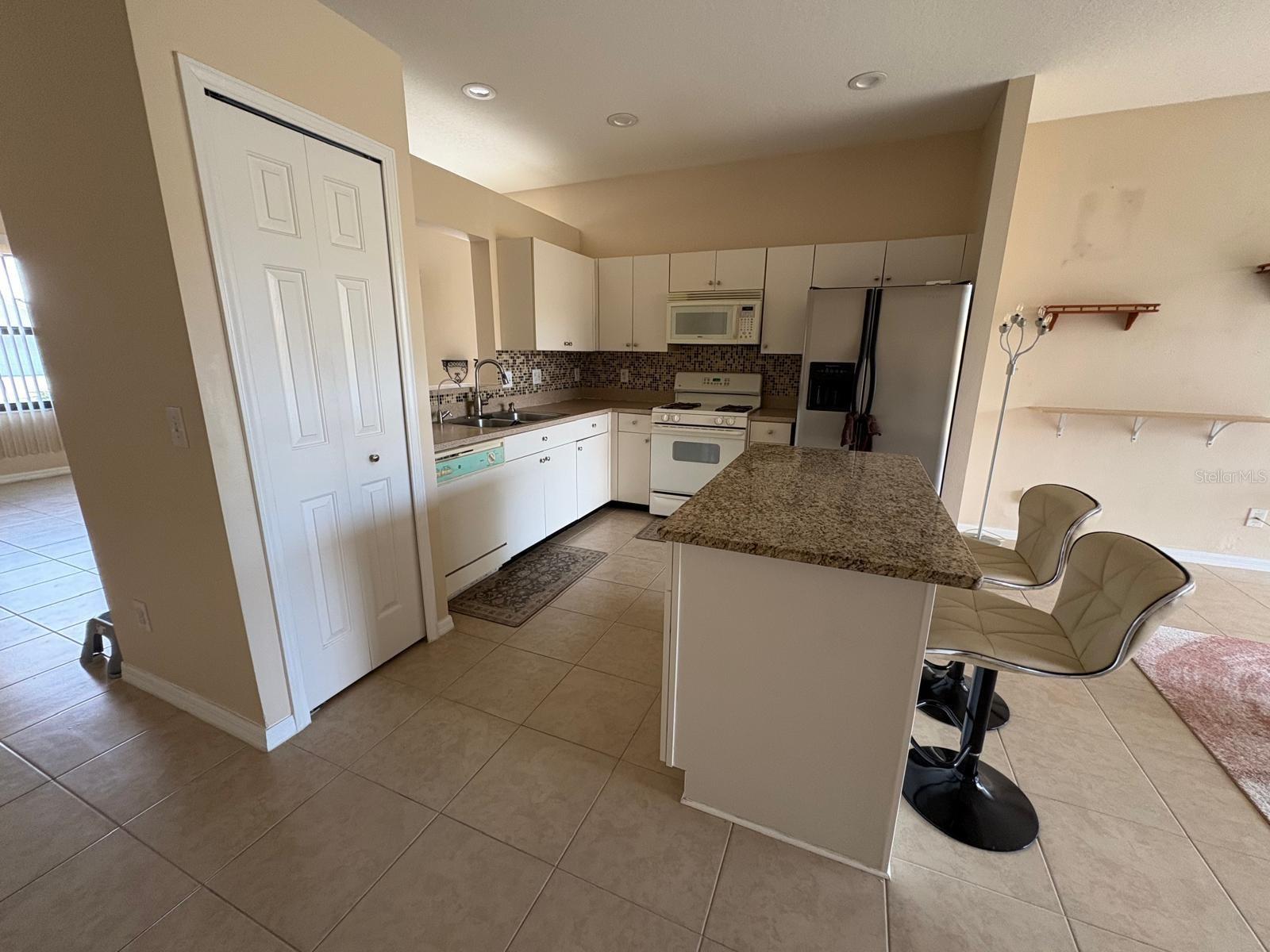 RIVERCHASE - Residential Lease