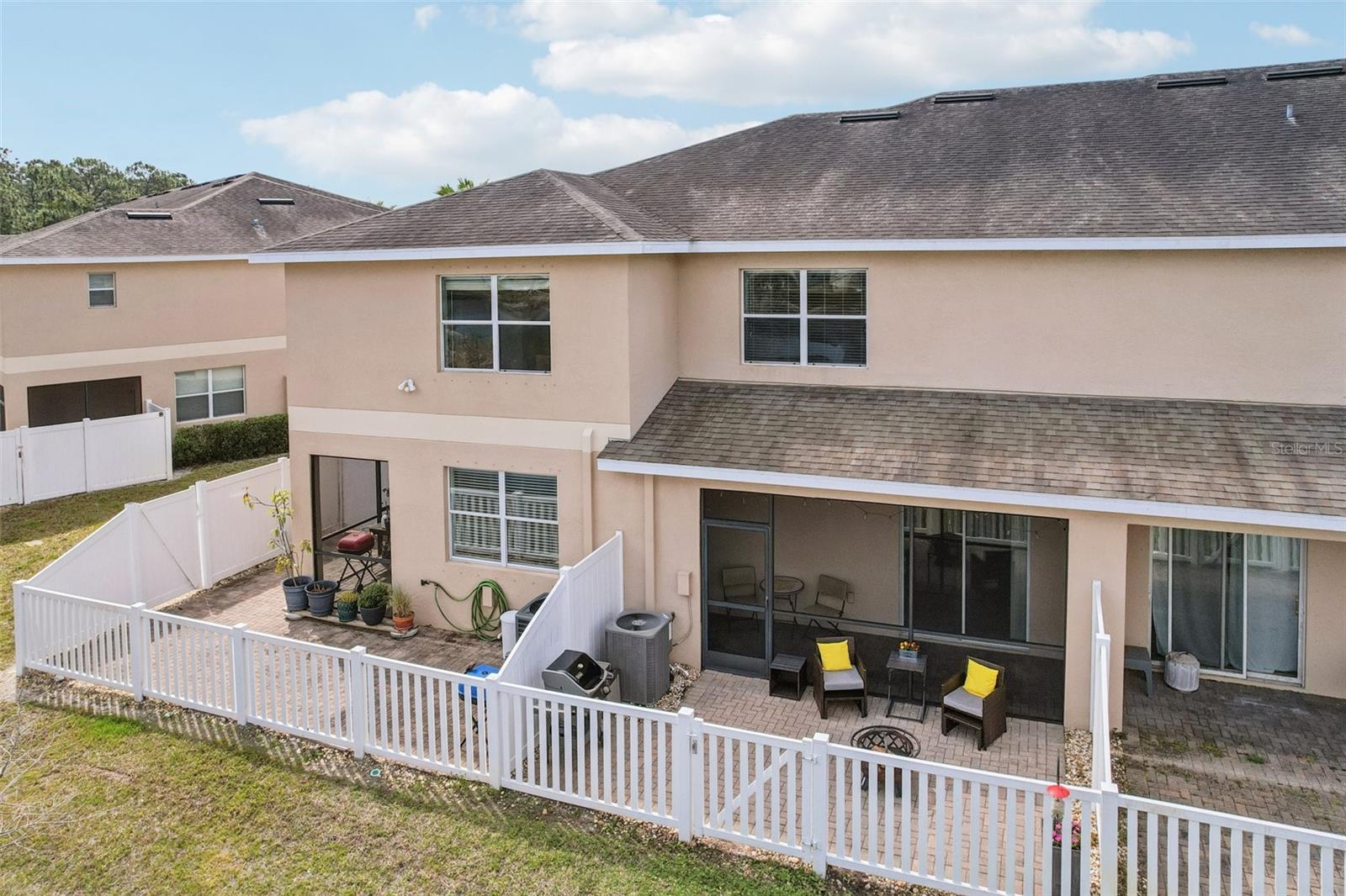 VERANDAH TWNHMS - Residential