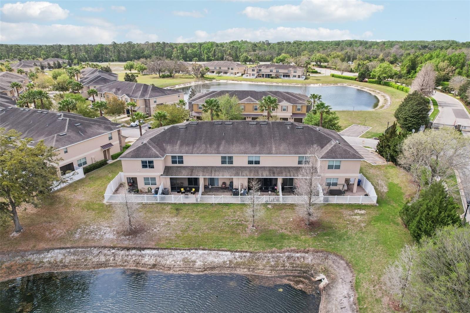 VERANDAH TWNHMS - Residential