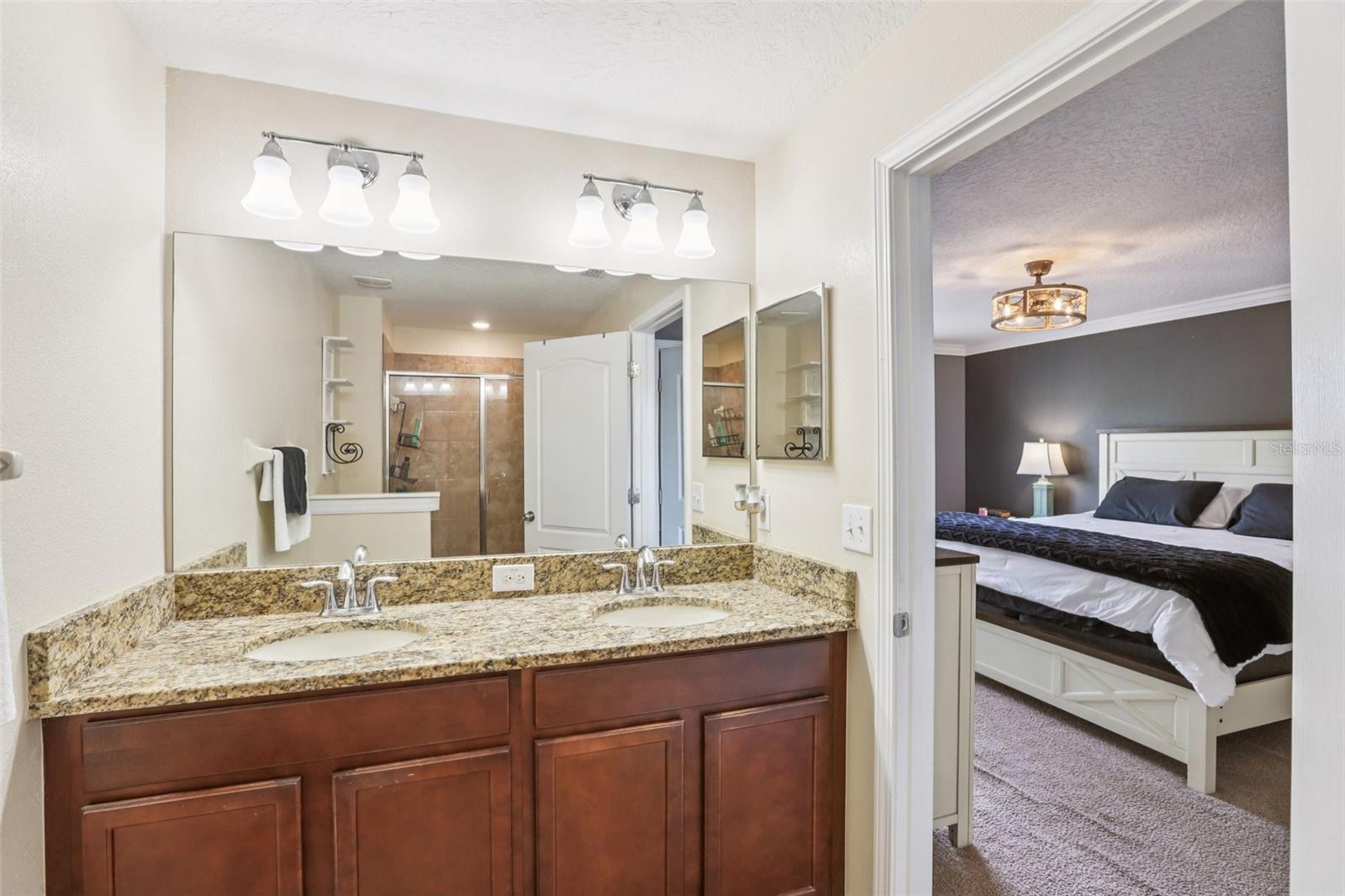 VERANDAH TWNHMS - Residential