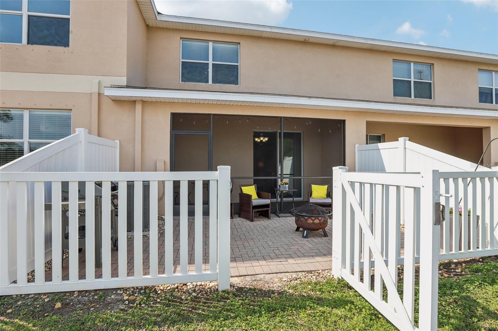 VERANDAH TWNHMS - Residential