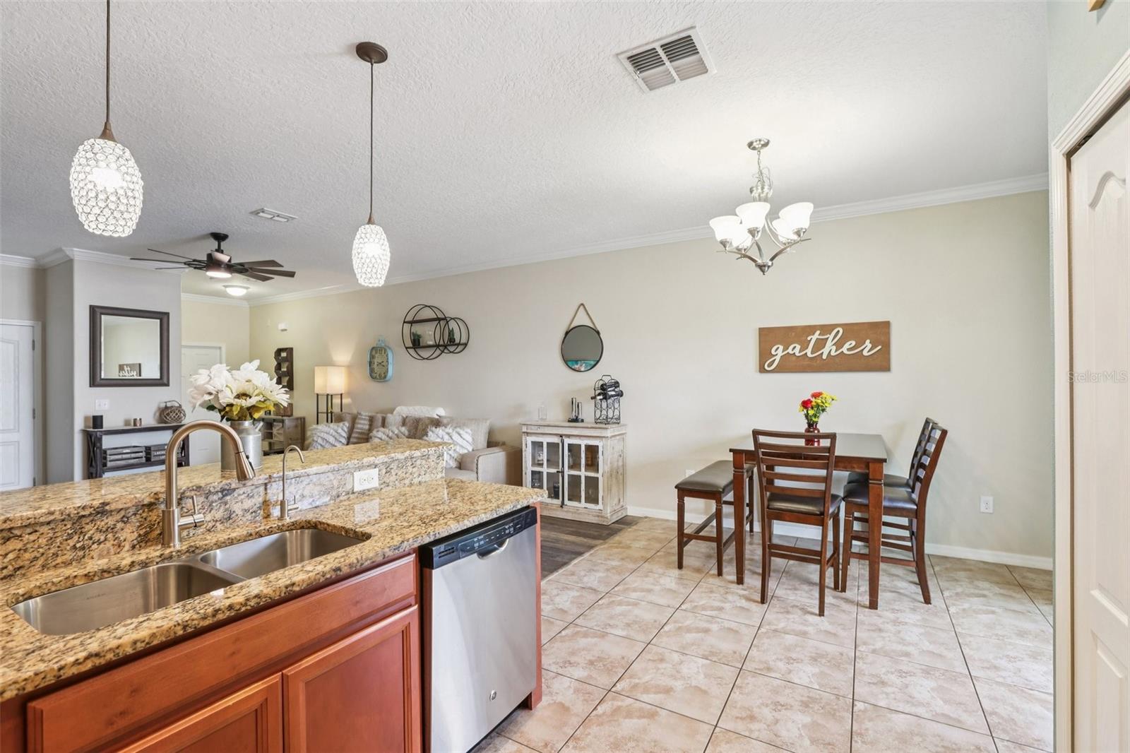 VERANDAH TWNHMS - Residential