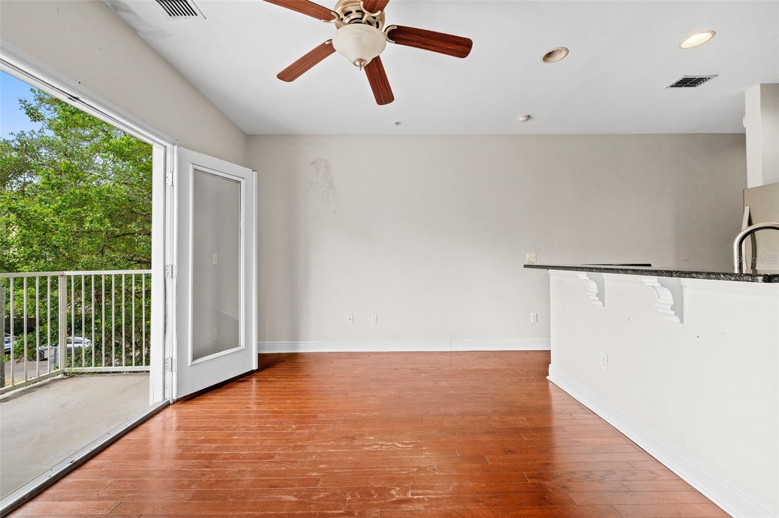 LIONSGATE CONDO - Residential