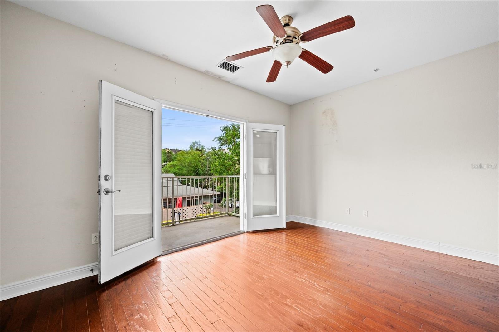 LIONSGATE CONDO - Residential