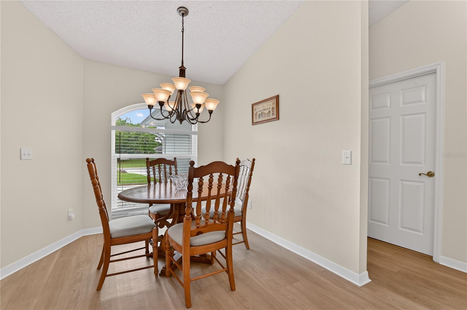 WALK IN WATER LAKE ESTATES PH 02 - Residential