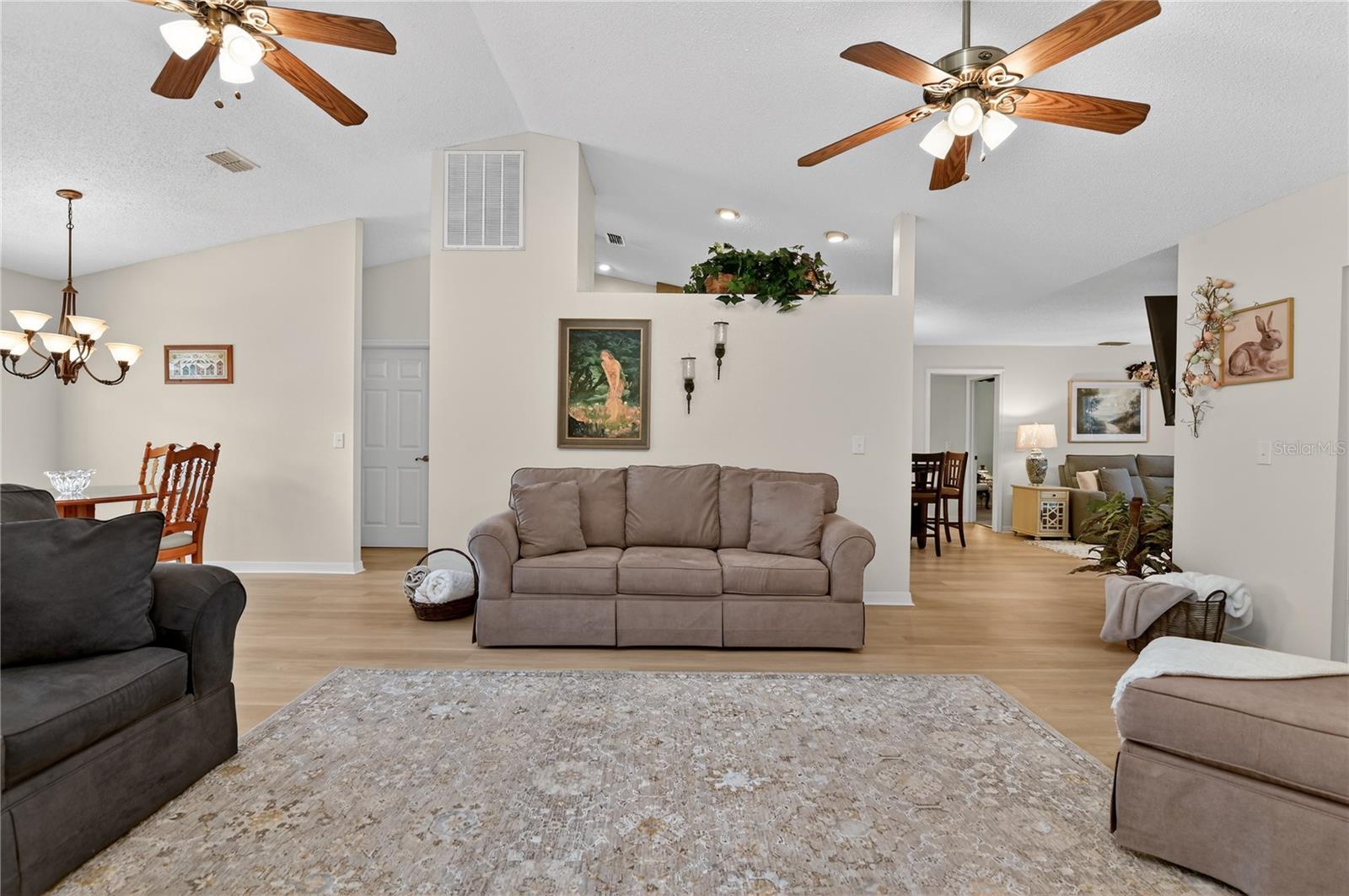 WALK IN WATER LAKE ESTATES PH 02 - Residential