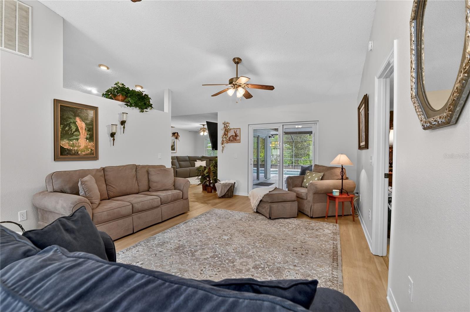 WALK IN WATER LAKE ESTATES PH 02 - Residential