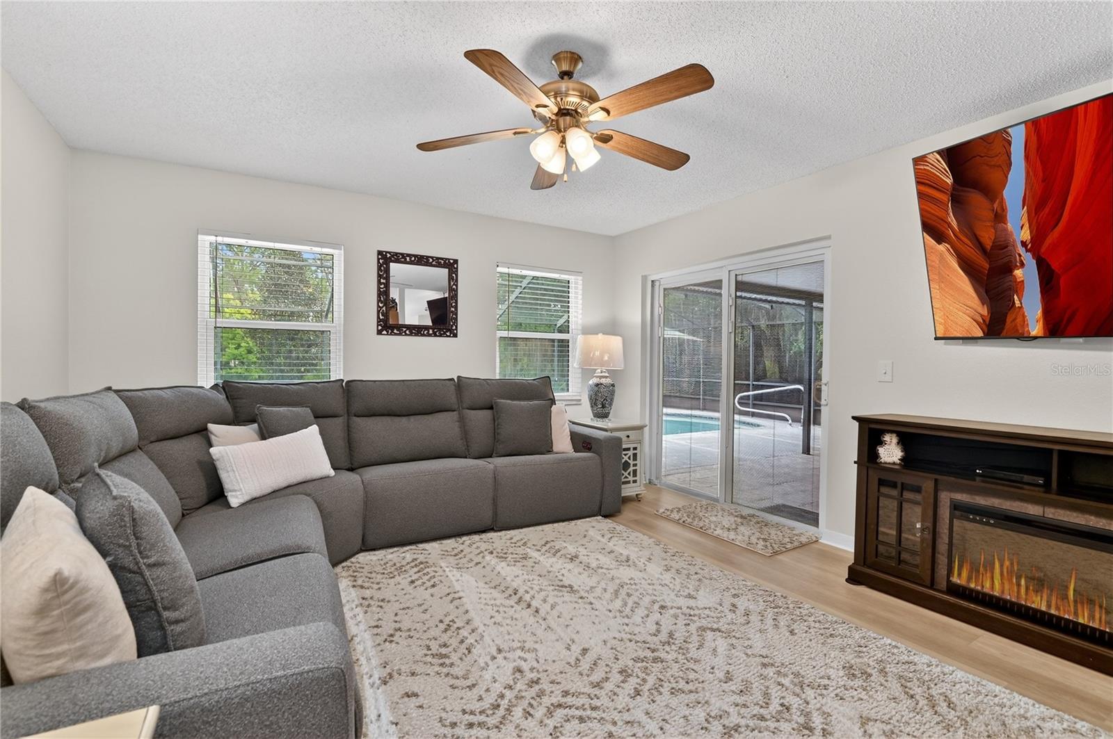 WALK IN WATER LAKE ESTATES PH 02 - Residential