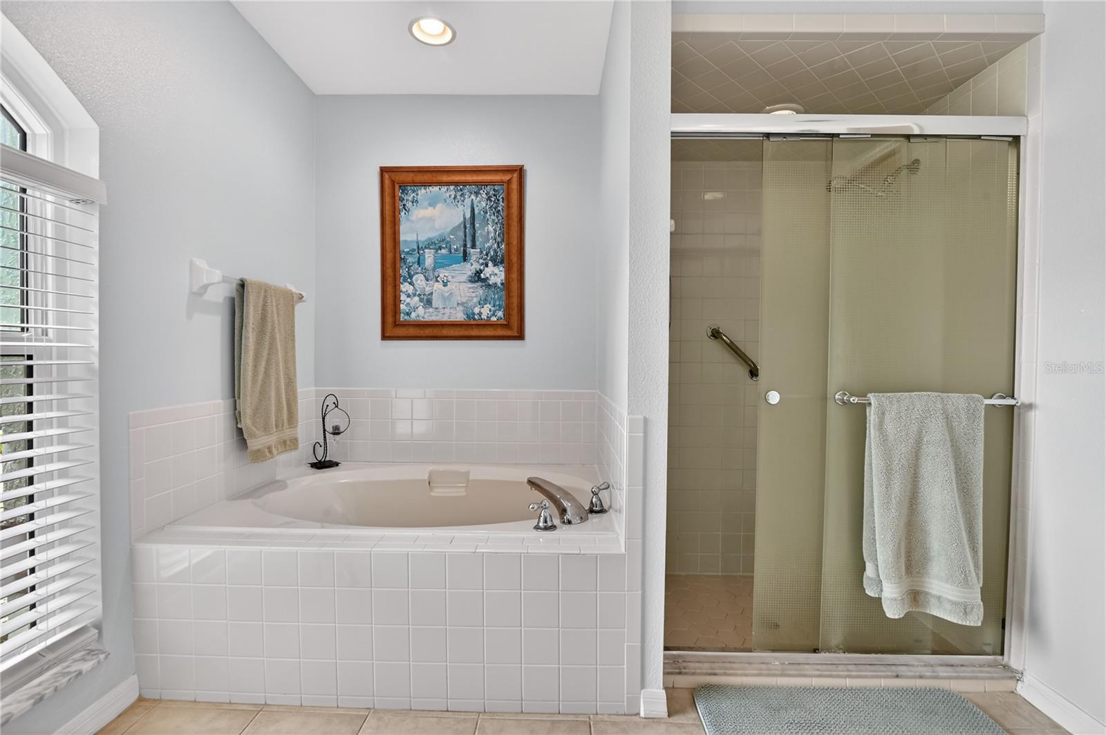 WALK IN WATER LAKE ESTATES PH 02 - Residential