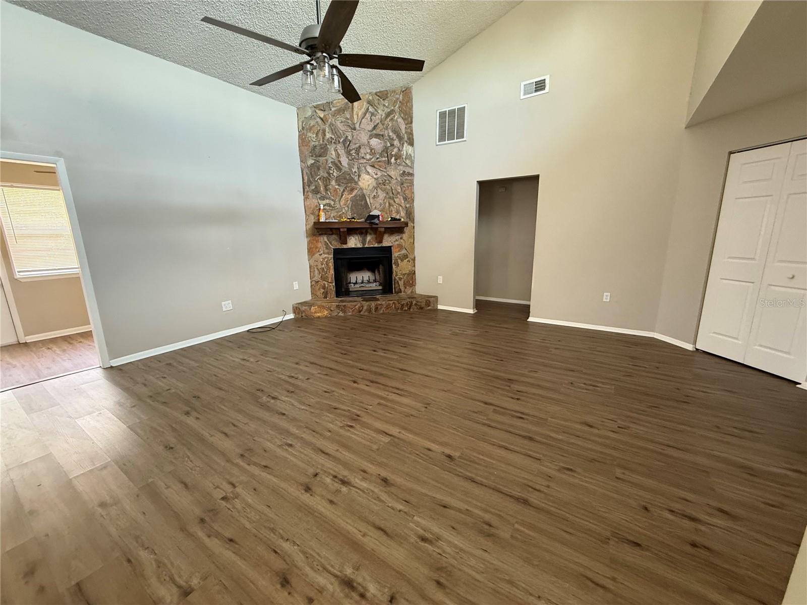 LAKEVIEW VILLAGE SEC C UNI - Residential