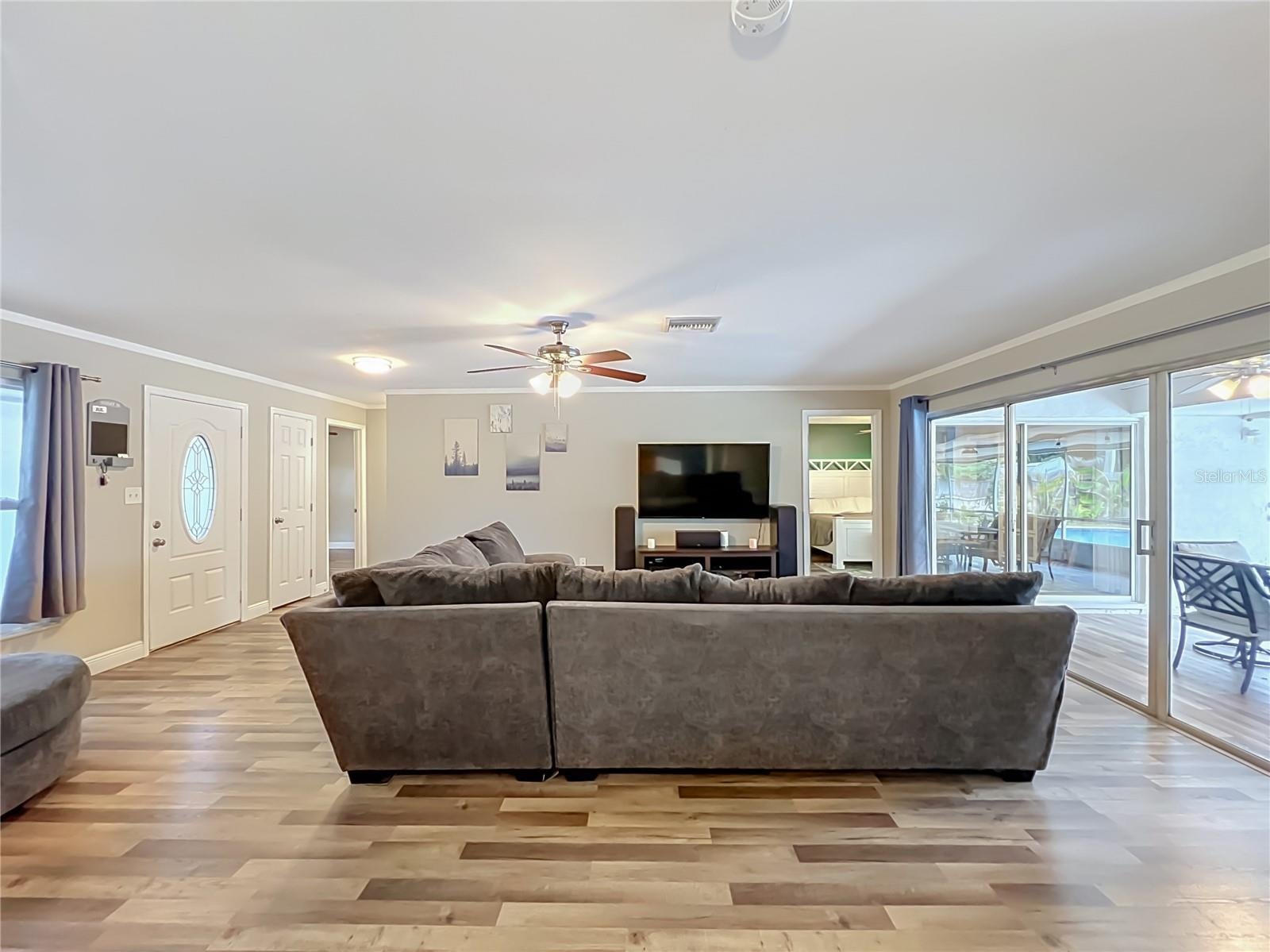 1523 CANTERBURY CIRCLE