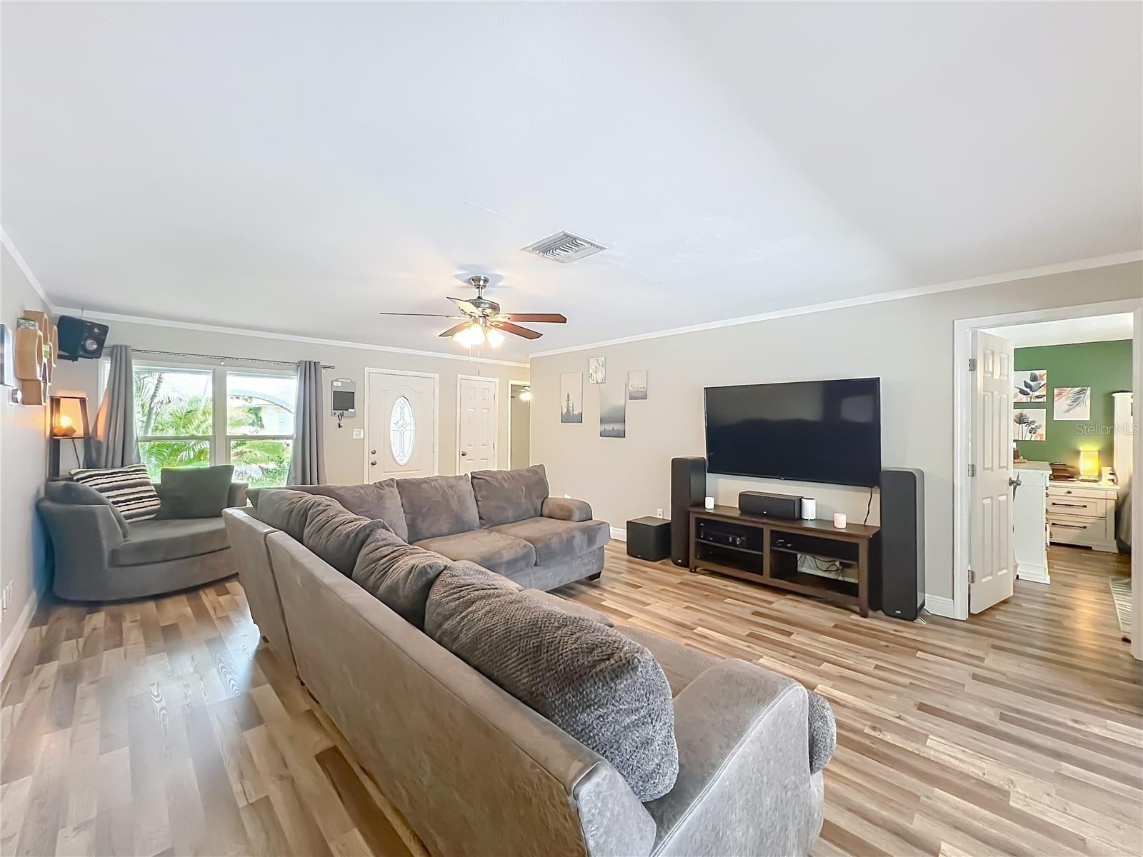 1523 CANTERBURY CIRCLE