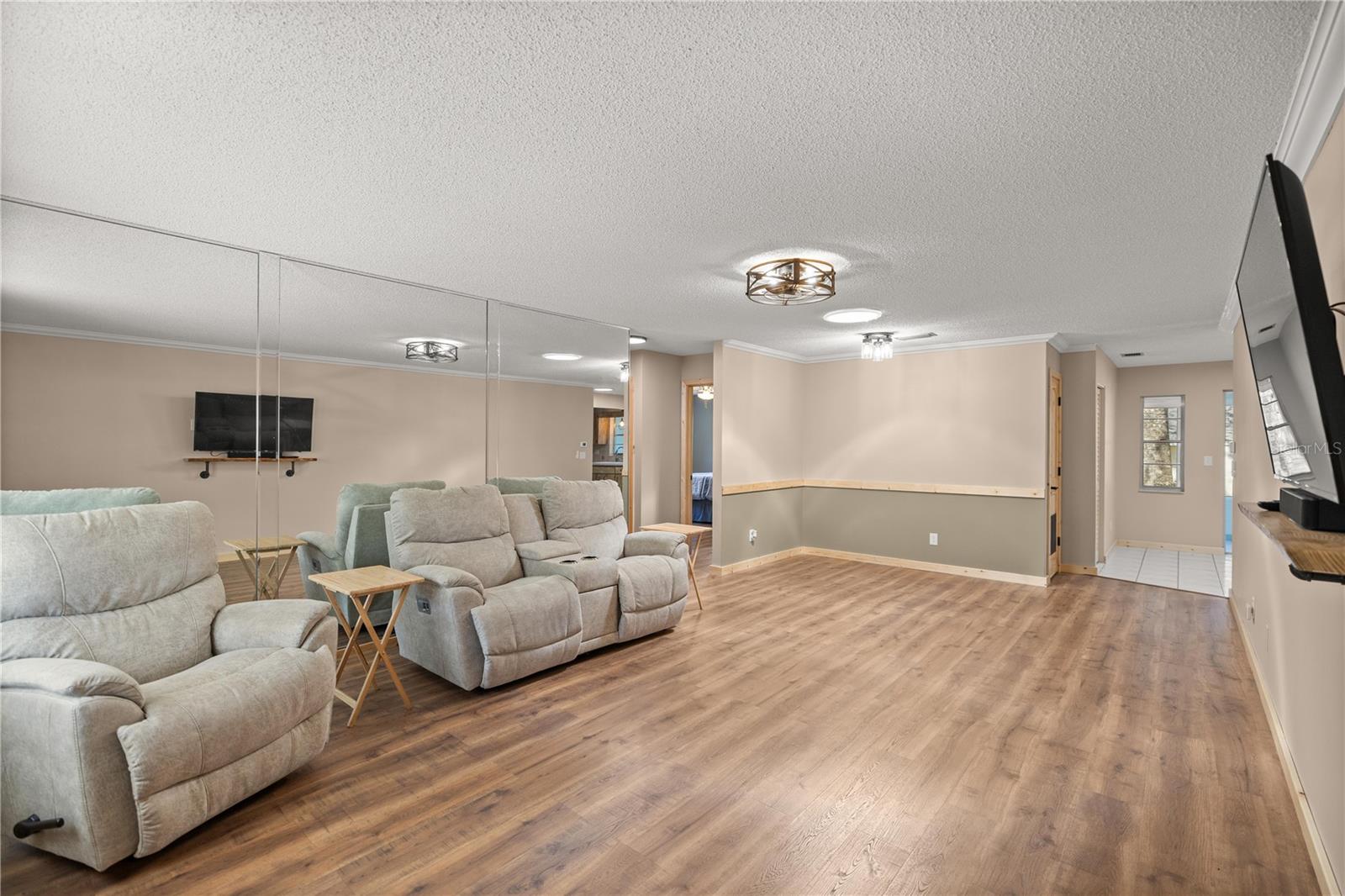 CIRCLE SQUARE WOODS - Residential