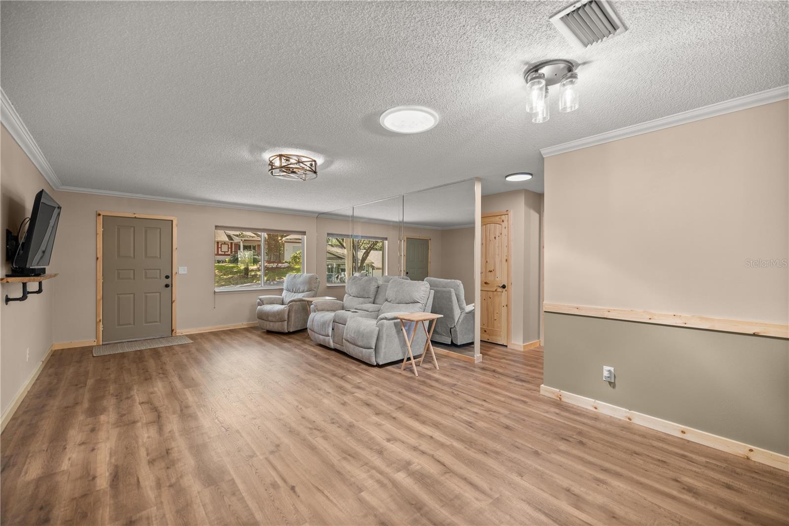 CIRCLE SQUARE WOODS - Residential