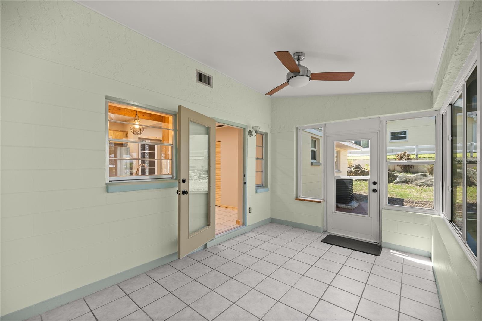 CIRCLE SQUARE WOODS - Residential