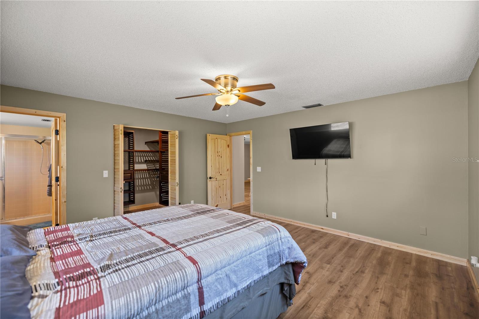 CIRCLE SQUARE WOODS - Residential