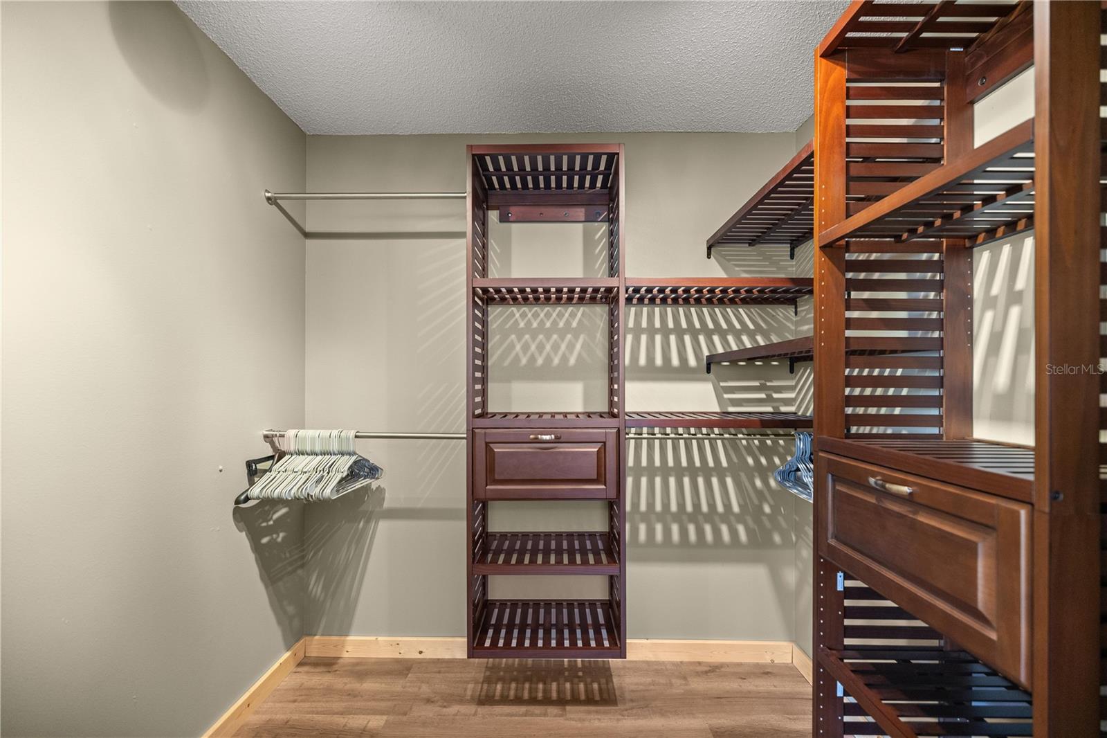 CIRCLE SQUARE WOODS - Residential