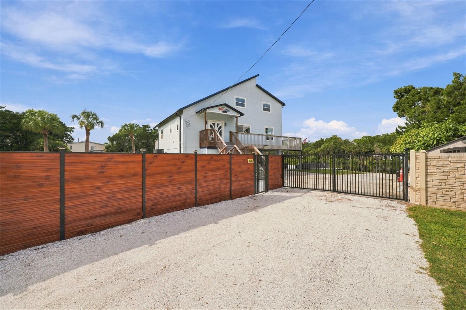 14523 BARLOW LANE