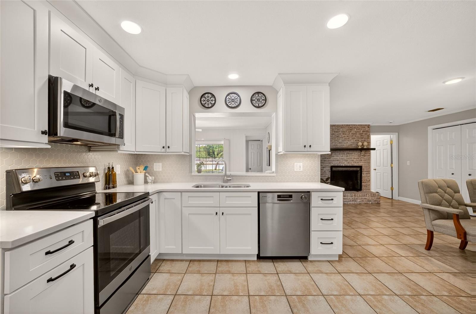 HOWELL ESTATES REP - Residential