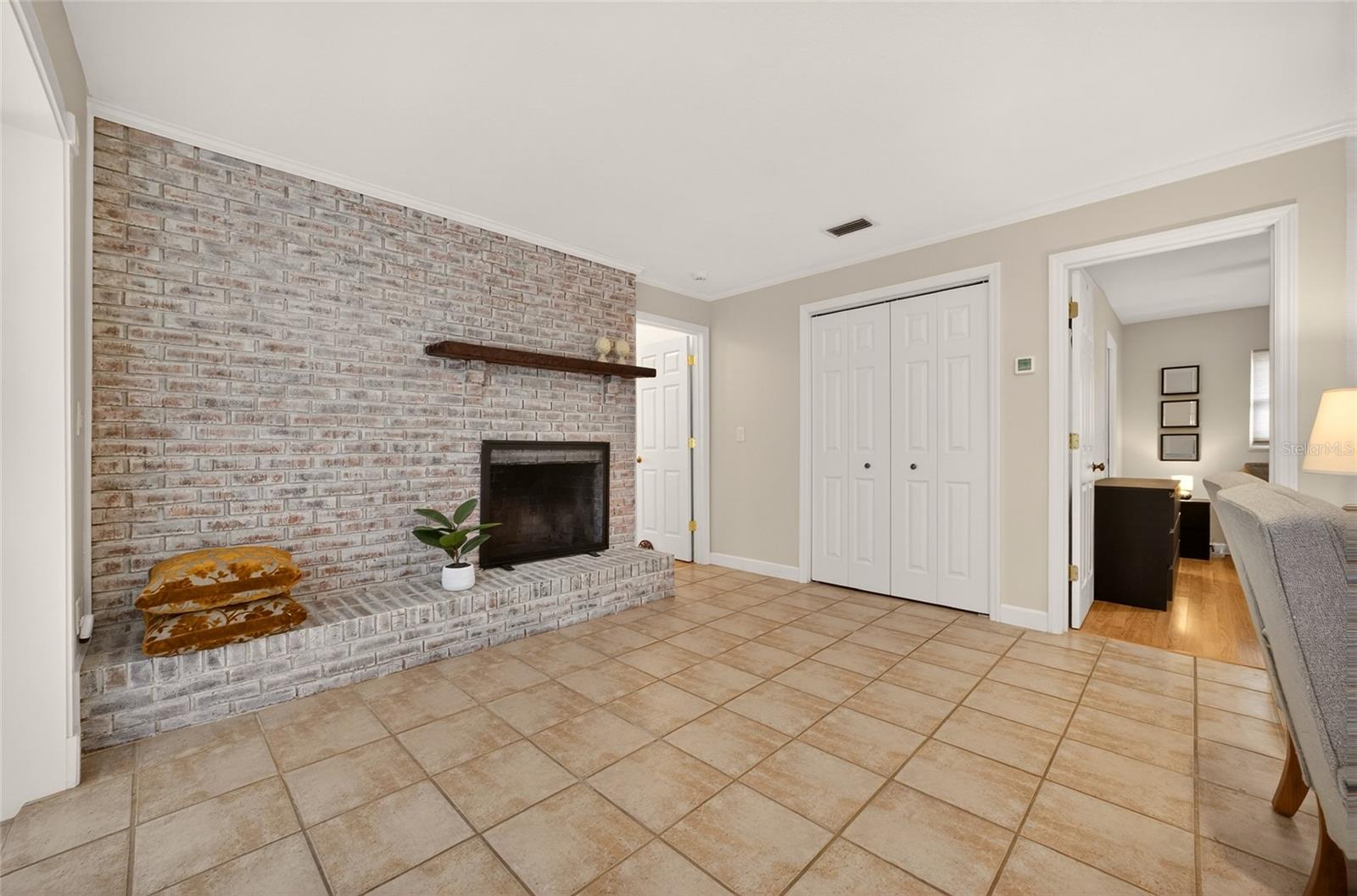 HOWELL ESTATES REP - Residential