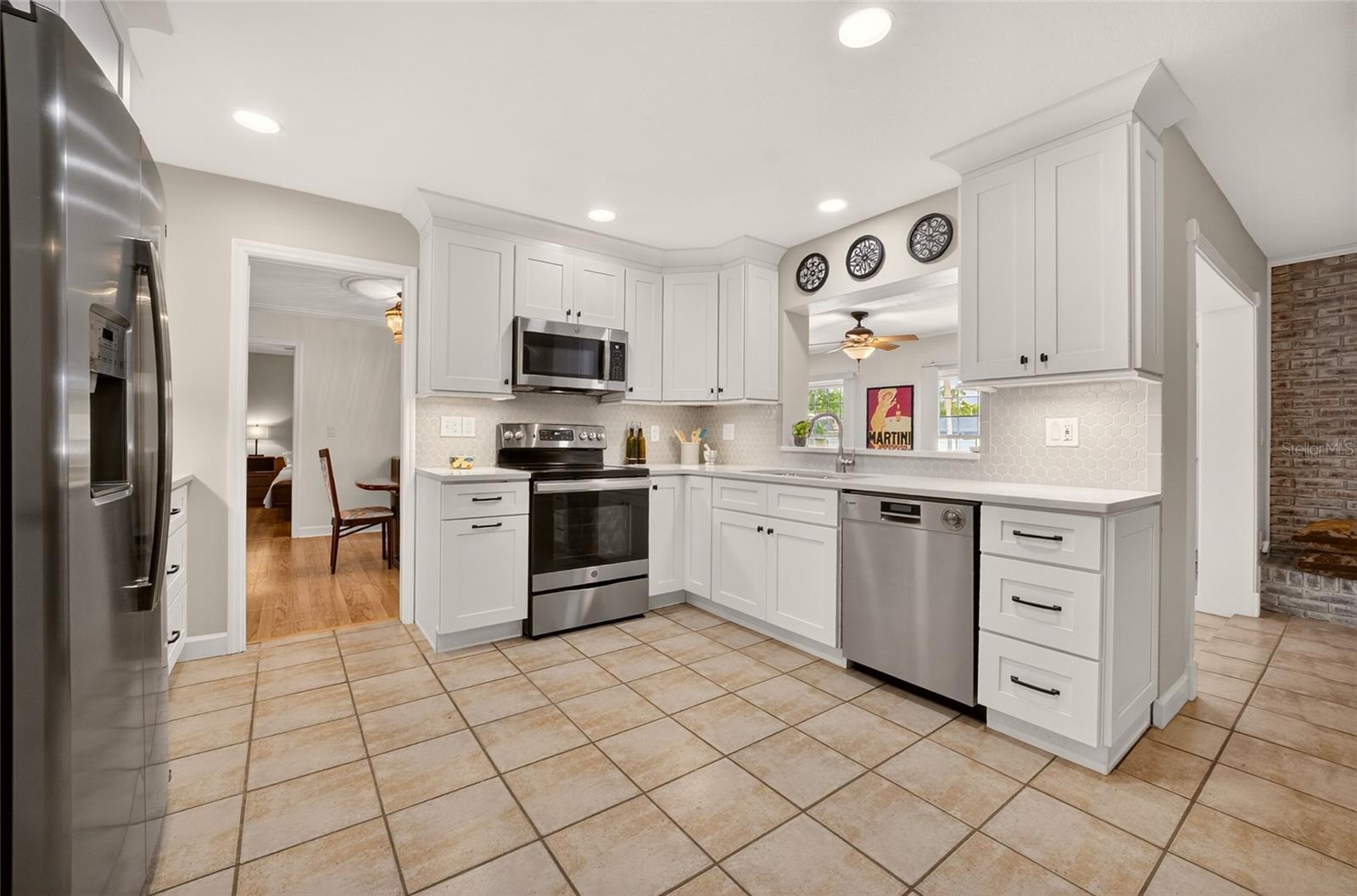 HOWELL ESTATES REP - Residential