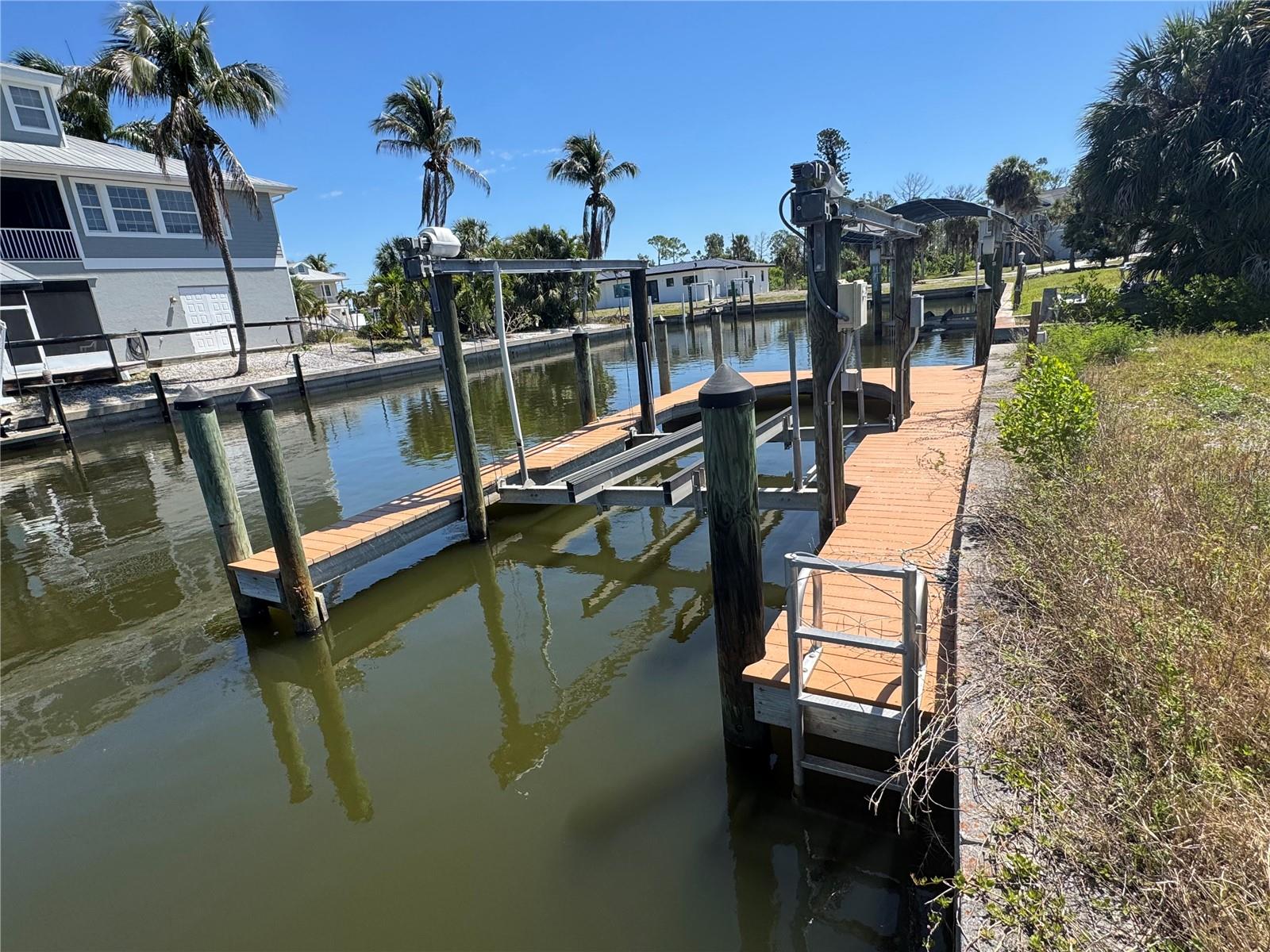 PIRATE HARBOR - Land