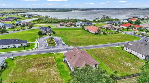 A home in AUBURNDALE