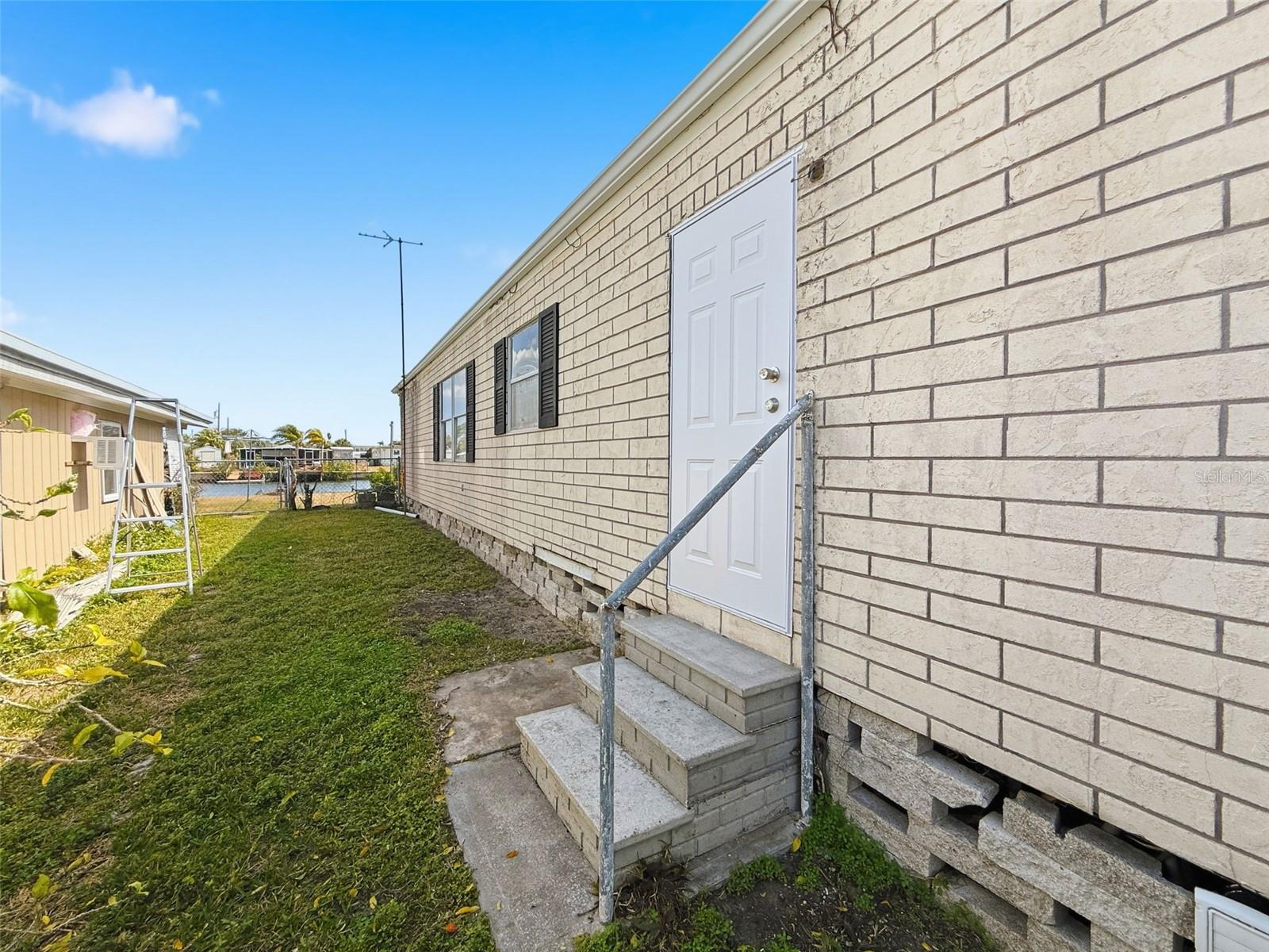 SIGNAL COVE - Residential