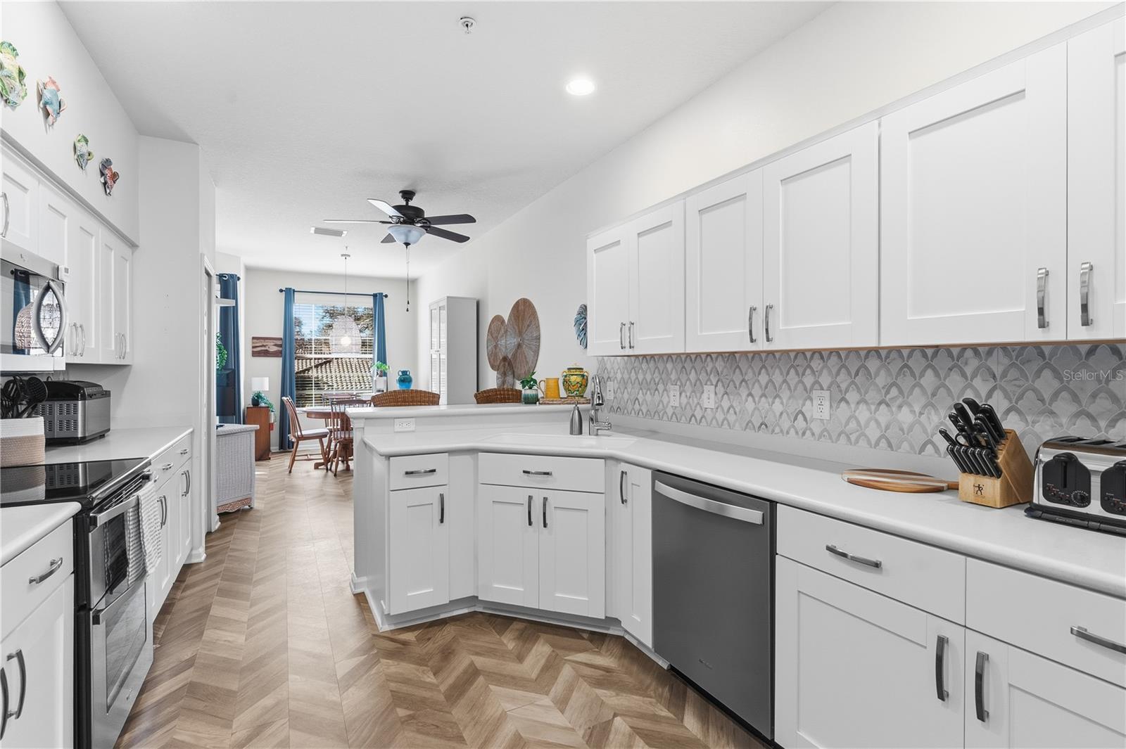 2111 CARRIAGE LANE 202