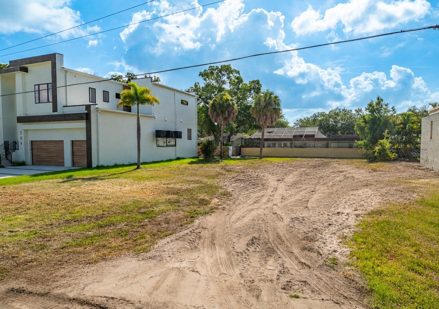 208 S TREASURE DRIVE