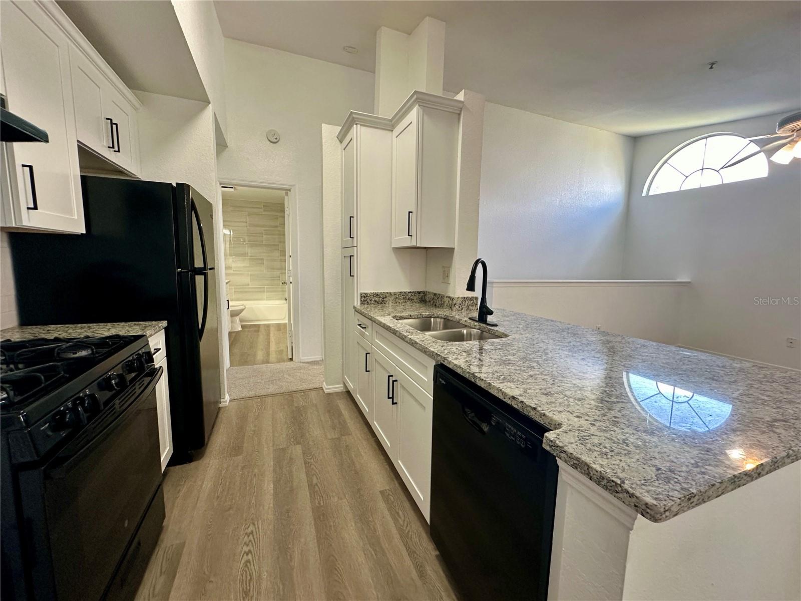 COLUMBIA ARMS CONDO - Residential Lease