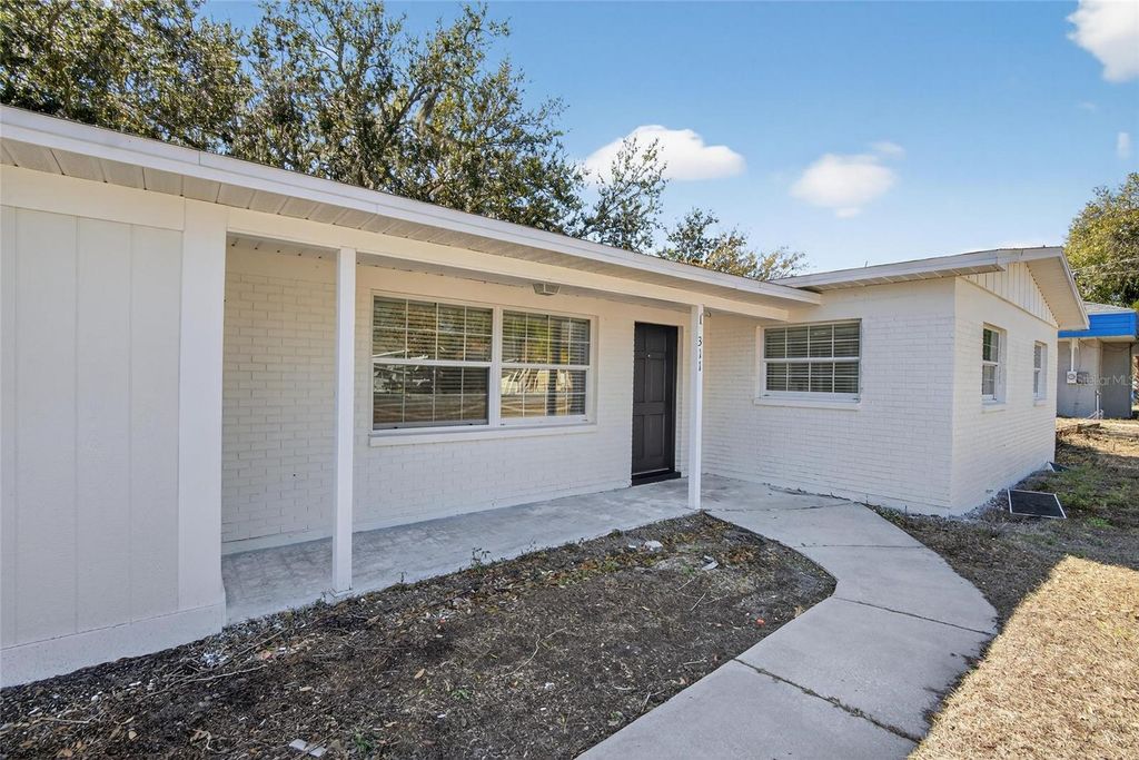 Photo of 311 NE 5th Street, Mulberry, FL 33860 (MLS # L4959357)