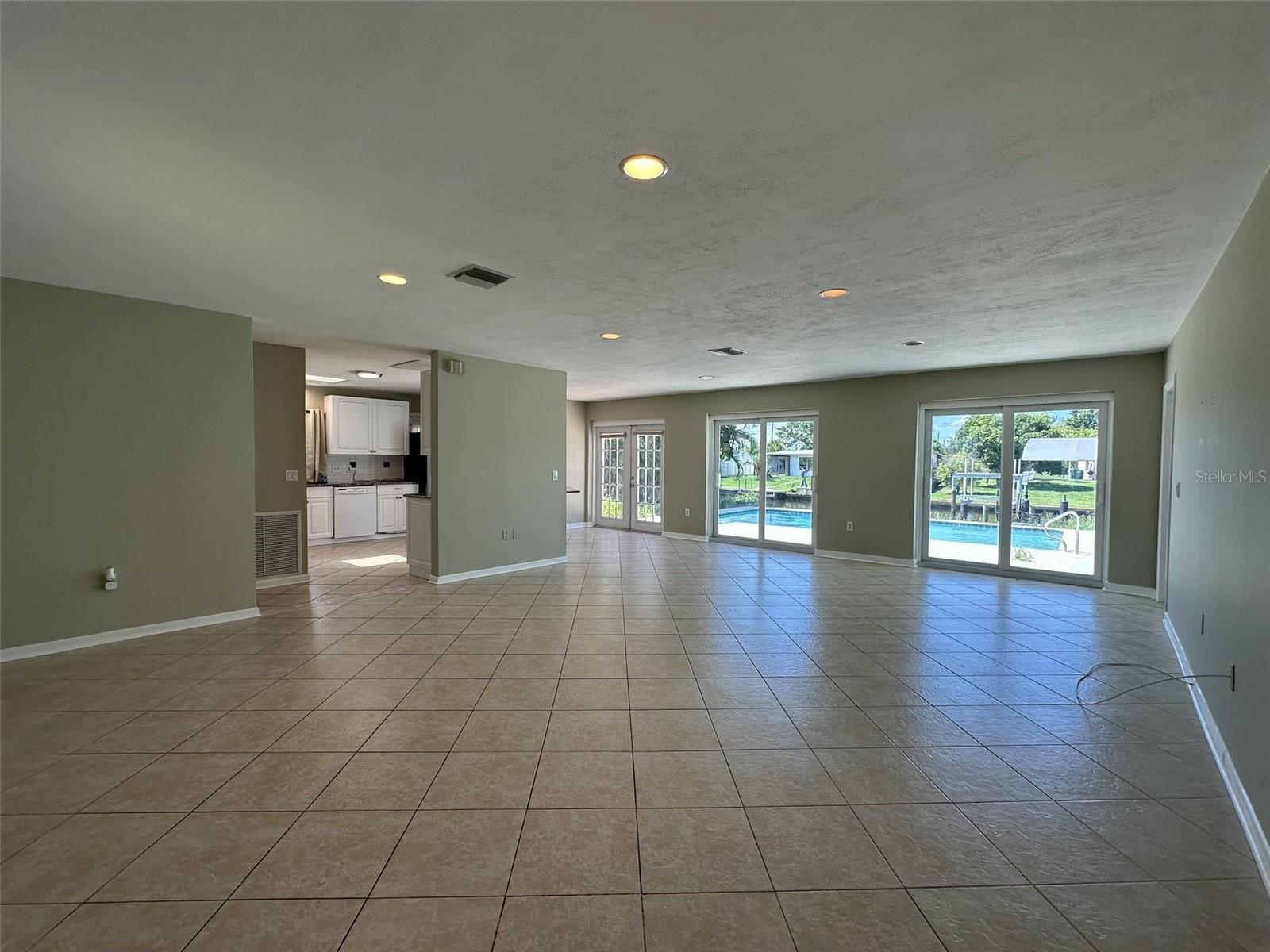835 CONREID DRIVE NE