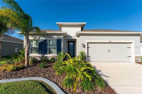 A home in PARRISH