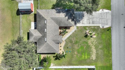 A home in LAKE WALES