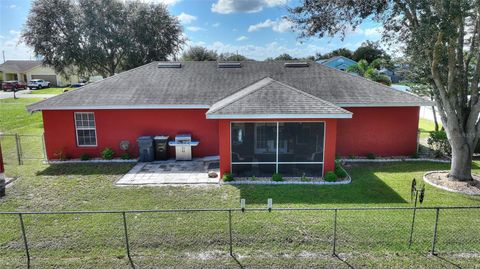 A home in LAKE WALES