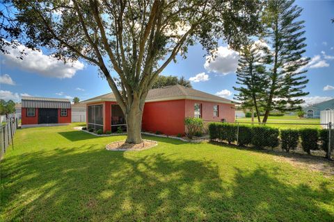 A home in LAKE WALES