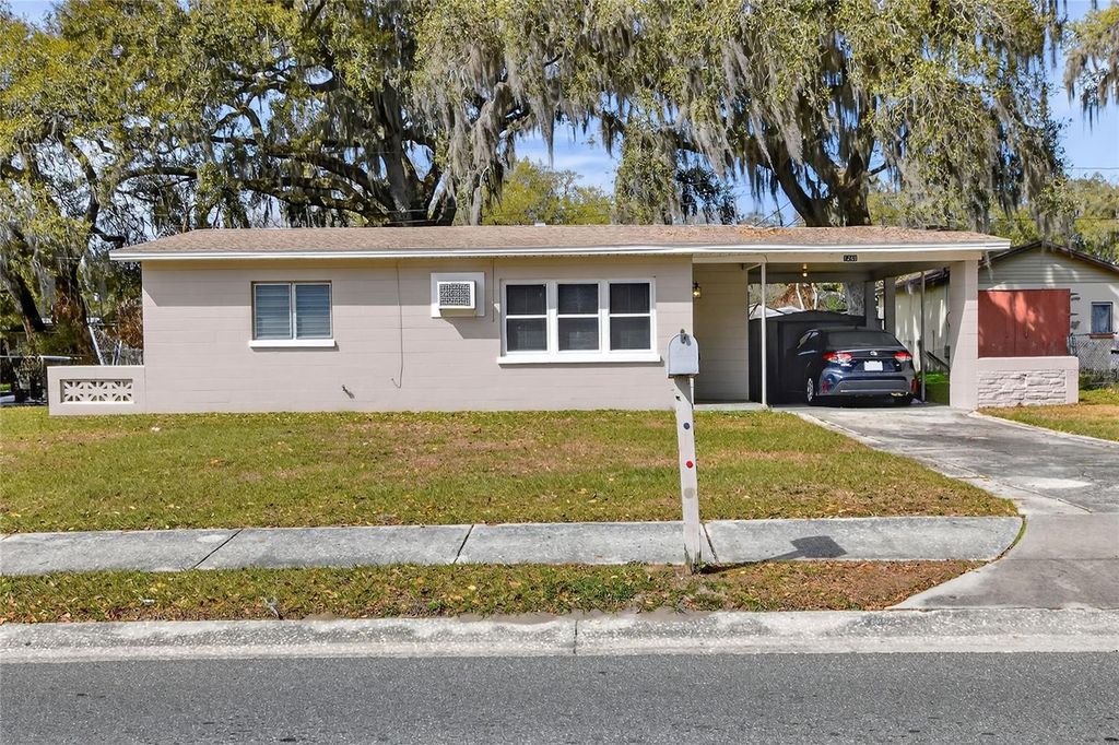 Photo of 1248 Woodland Avenue, Lakeland, FL 33801 (MLS # L4959714)