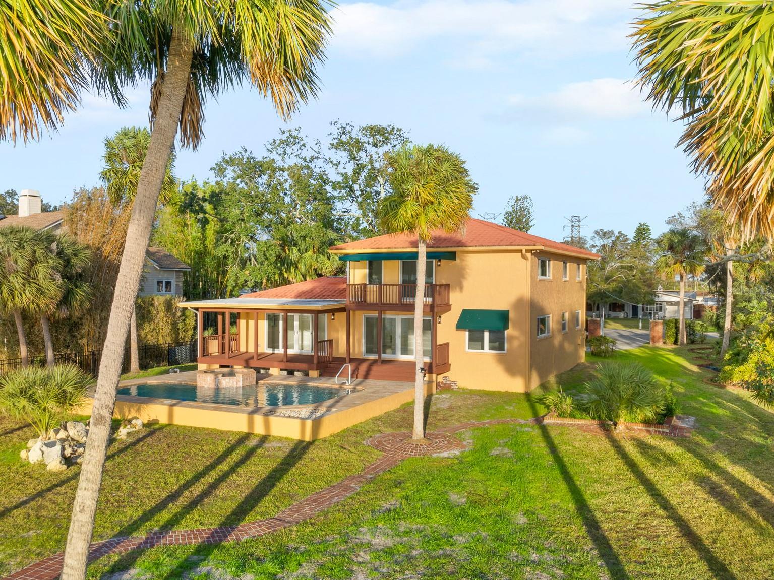 316 SHORE DRIVE E