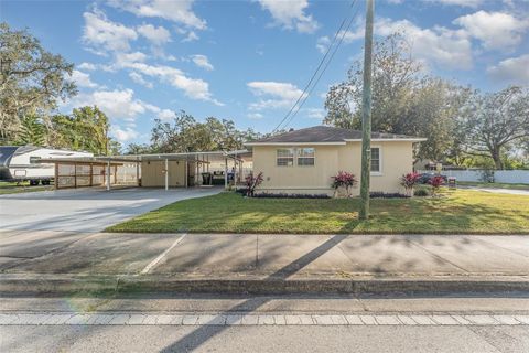 A home in LAKELAND