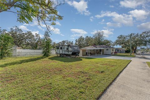 A home in LAKELAND