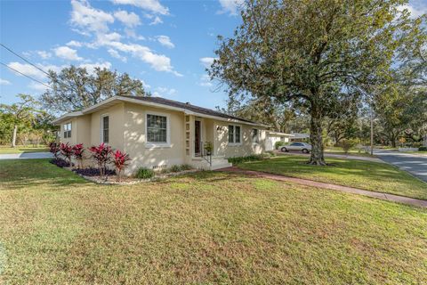 A home in LAKELAND