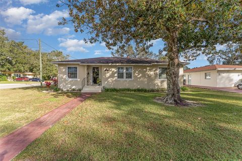 A home in LAKELAND