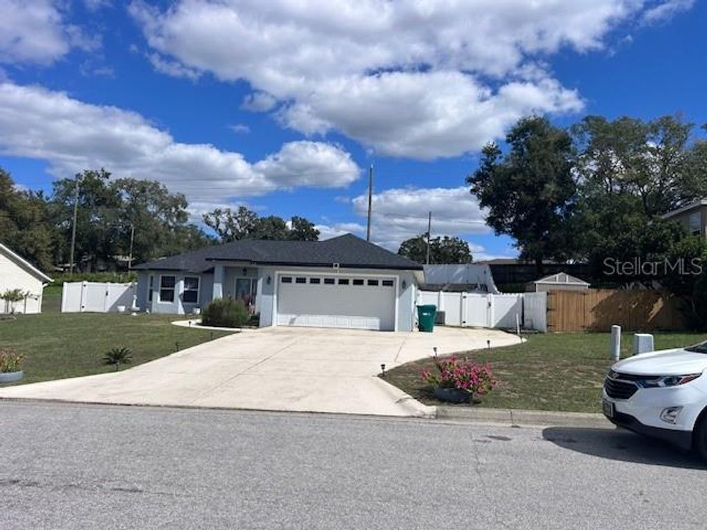 Photo of 311 Morningview Drive, Eustis, FL 32726 (MLS # O6364918)