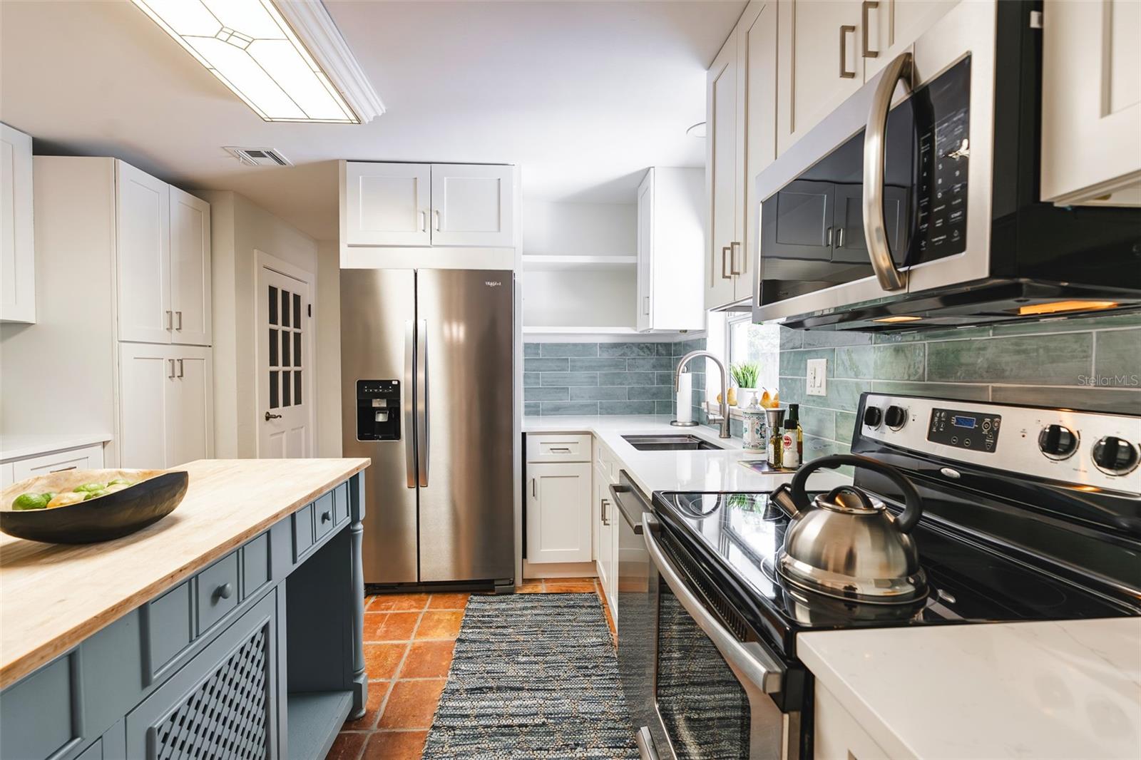 UNIVERSITY MANOR - Residential