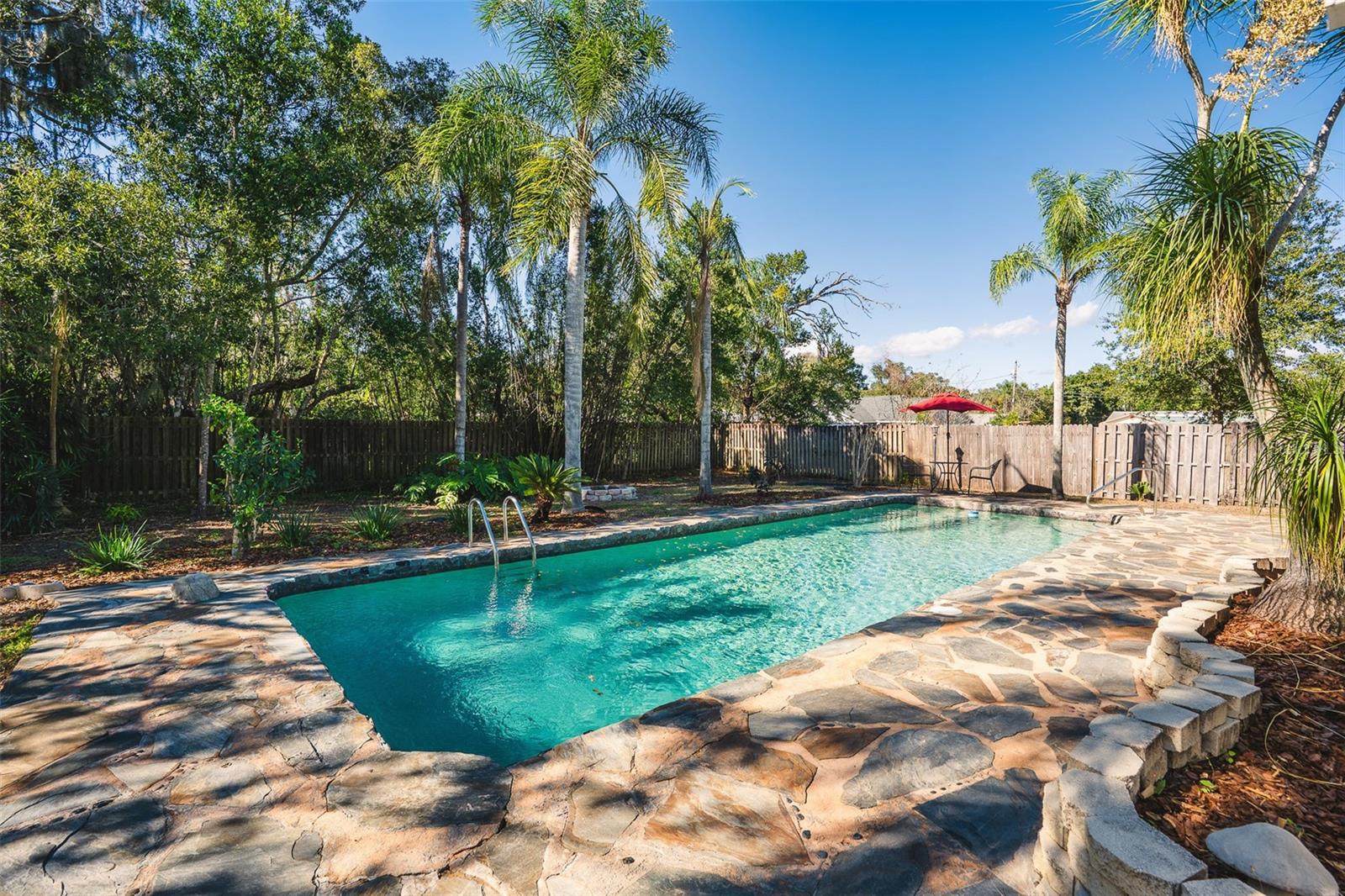 UNIVERSITY MANOR - Residential