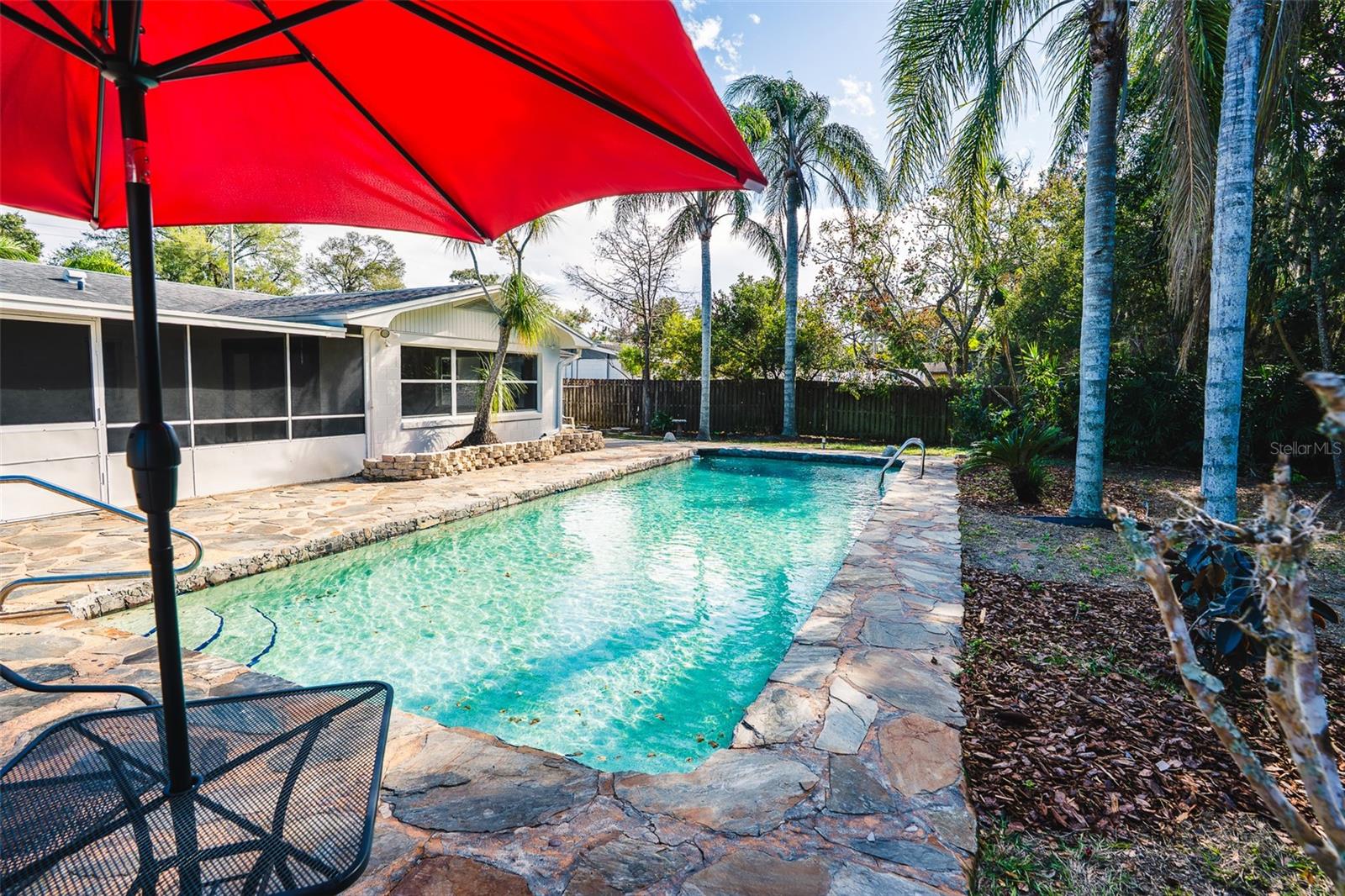 UNIVERSITY MANOR - Residential